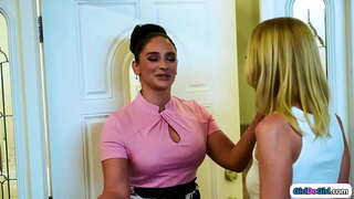 ���ிறிய மார்பகங்கள் நெரிப்பத பயமுறுத்துதல் கான் கலைஞர் போல காட்டிக்கொண்டு, ஒரு பெரிய மார்பகங்கள் ஆபாச ரன்வே மாற்றான்மகள் மற்றும் தன்னை காண்கிறார் பெறுவது அவரது கொல்லுங்கள் உந்தப்பட்ட மூலம் வழிகிறது அவரது உளவாளி