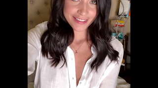 Мастурбирует, азырынча анын эң мыкты подруга жасайт ошол эле