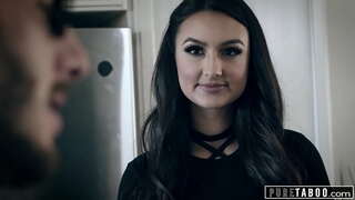 Eliza Ibarra Je Odvetnik, Ki Potrebuje Petelin