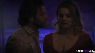 Szexi babe ELiza Eves hagyni, hogy az érett stud tolóerő az édes muffin a lüktető farkam