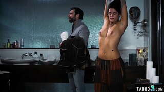 Busty paauglių pakliuvom maždaug iki perv lendlord keistis nemokama kambarys