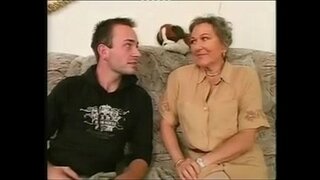Madura Àvia es va agafar la vieja de las compra Madura Àvia es va agafar la vieja de las compra
