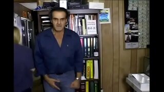 Мен заплатил, кызмат көрсөтүү болбосо...