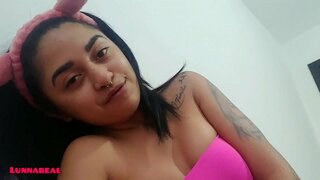 شخص يزيل غرفتك قرنية جدا